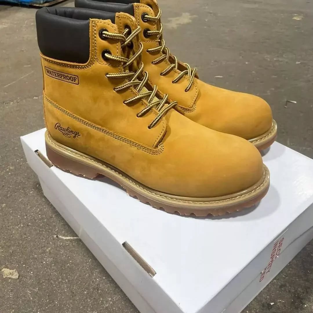 Rawlings Rigger Shoes Pallet – Wholesale Rawlings rigger shoes pallet of work and safety footwear wrapped for shipping from Save More Liquidations