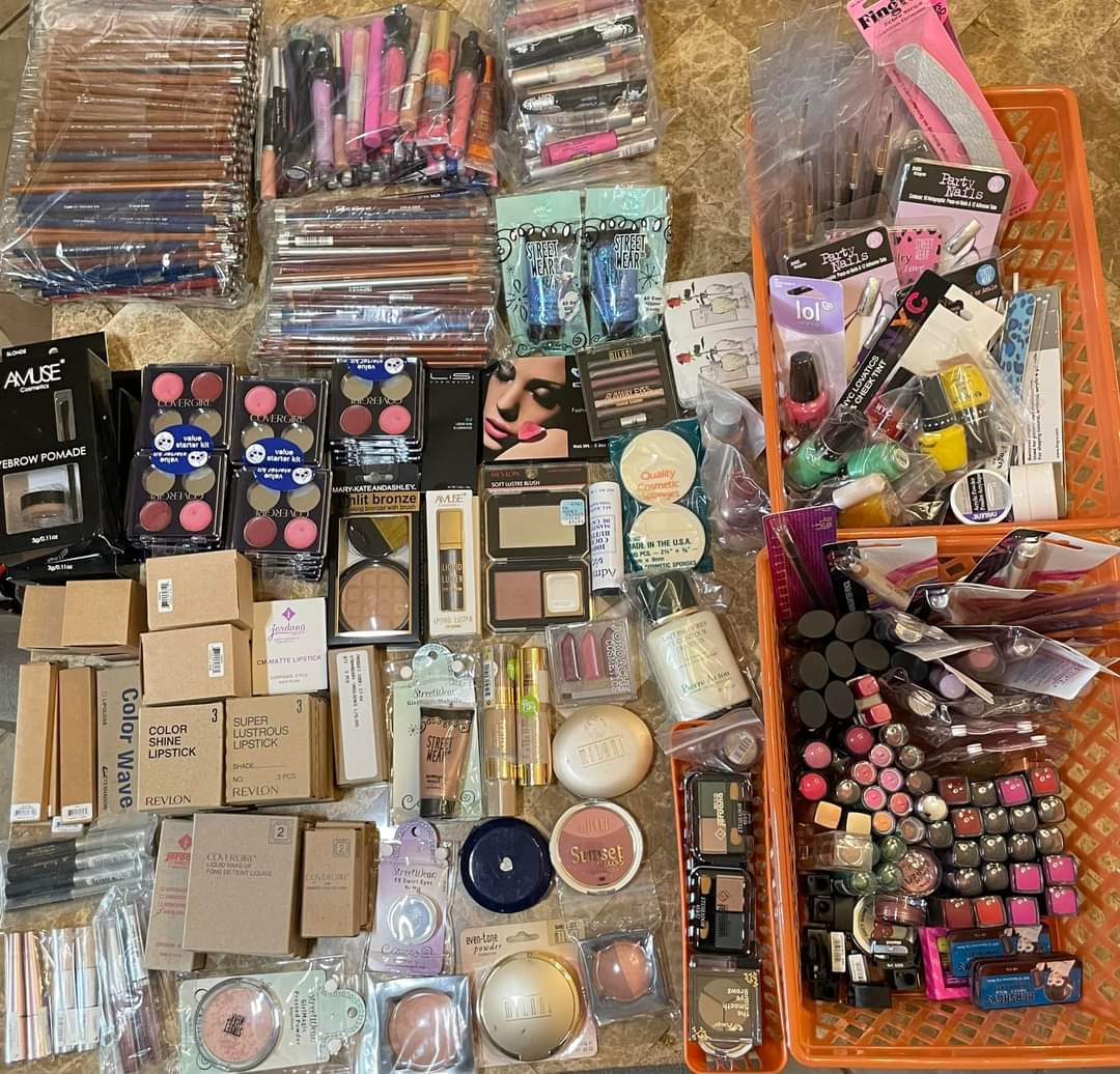 Cosmetic pallets Cosmetic pallet of assorted makeup, skincare and haircare arranged for shipping from Save More Liquidations