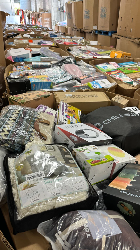 AMAZON HIGH COUNT USA – Truck Load 24 PALLETS Amazon high count usa truckload — 24 tall 5-foot Gaylord pallets sourced from Amazon US distribution centers, 11,000-15,000 total units of mixed general merchandise across electronics, home, toys, kitchen, personal care, apparel, and seasonal categories