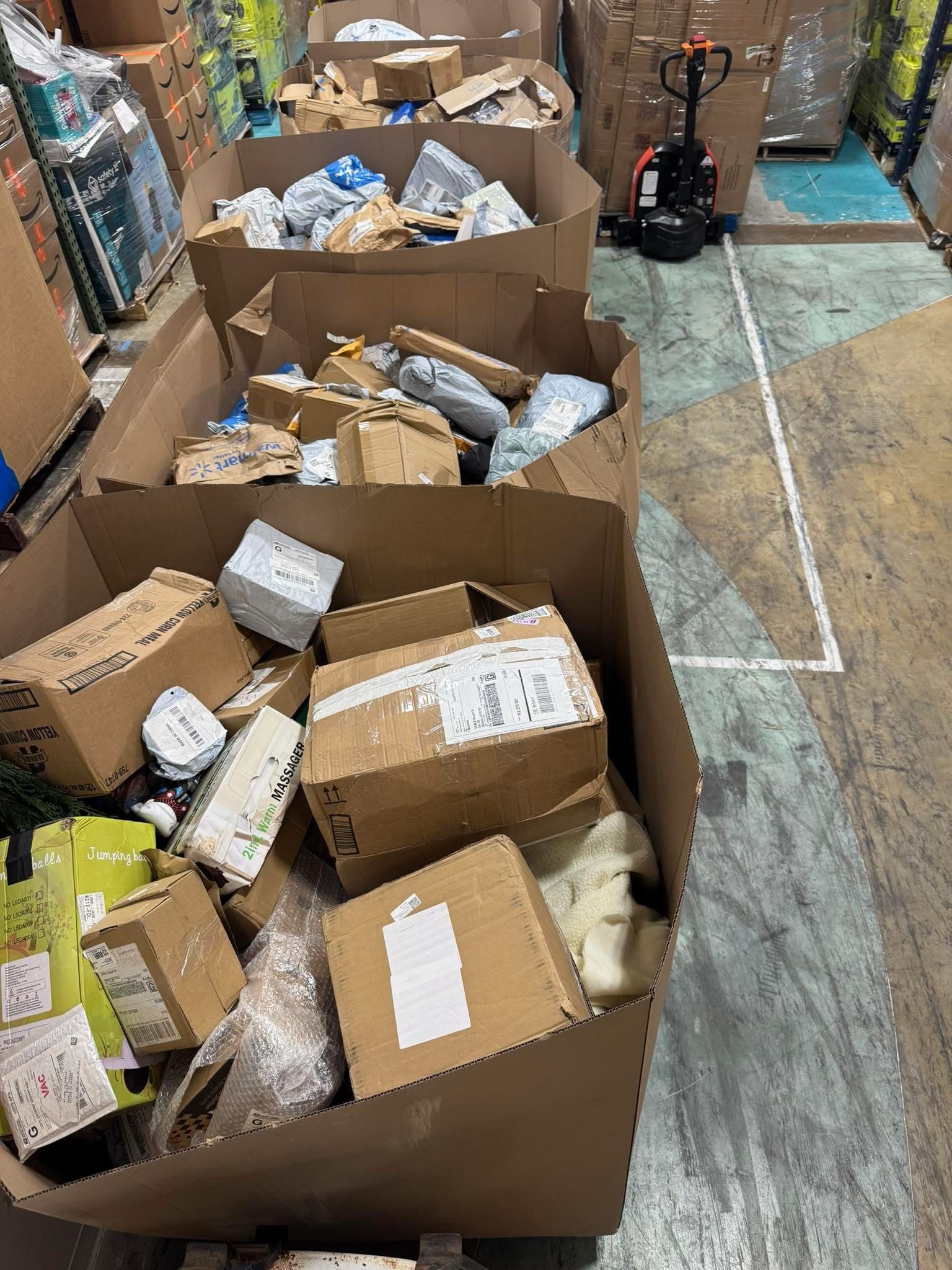 img_2405.jpeg DHL undeliverable package pallet — single pallet of DHL international recovered undeliverable parcels from European, Asian, and Latin American DTC shipments