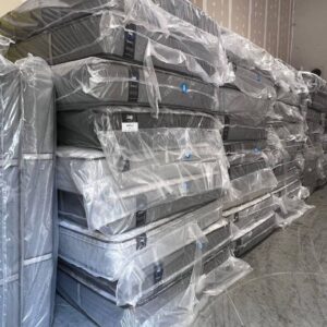 Wholesale mattresses pallet — single pallet of mixed-brand mattresses across Twin, Full, Queen, King sizes in memory foam, hybrid, innerspring, and latex types