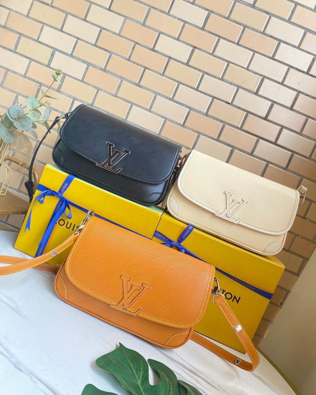 Buy Wholesale Handbags Pallet(100bags for $650) Wholesale handbags pallet of 100 womens bags and purses arranged for shipping from Save More Liquidations
