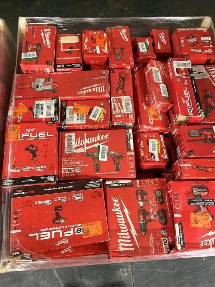 200 UNITS – Milwaukee Tools Pallet (Wholesale Lot) Milwaukee tools pallet of 150 M18 and M12 power tools and accessories stacked for shipping from Save More Liquidations