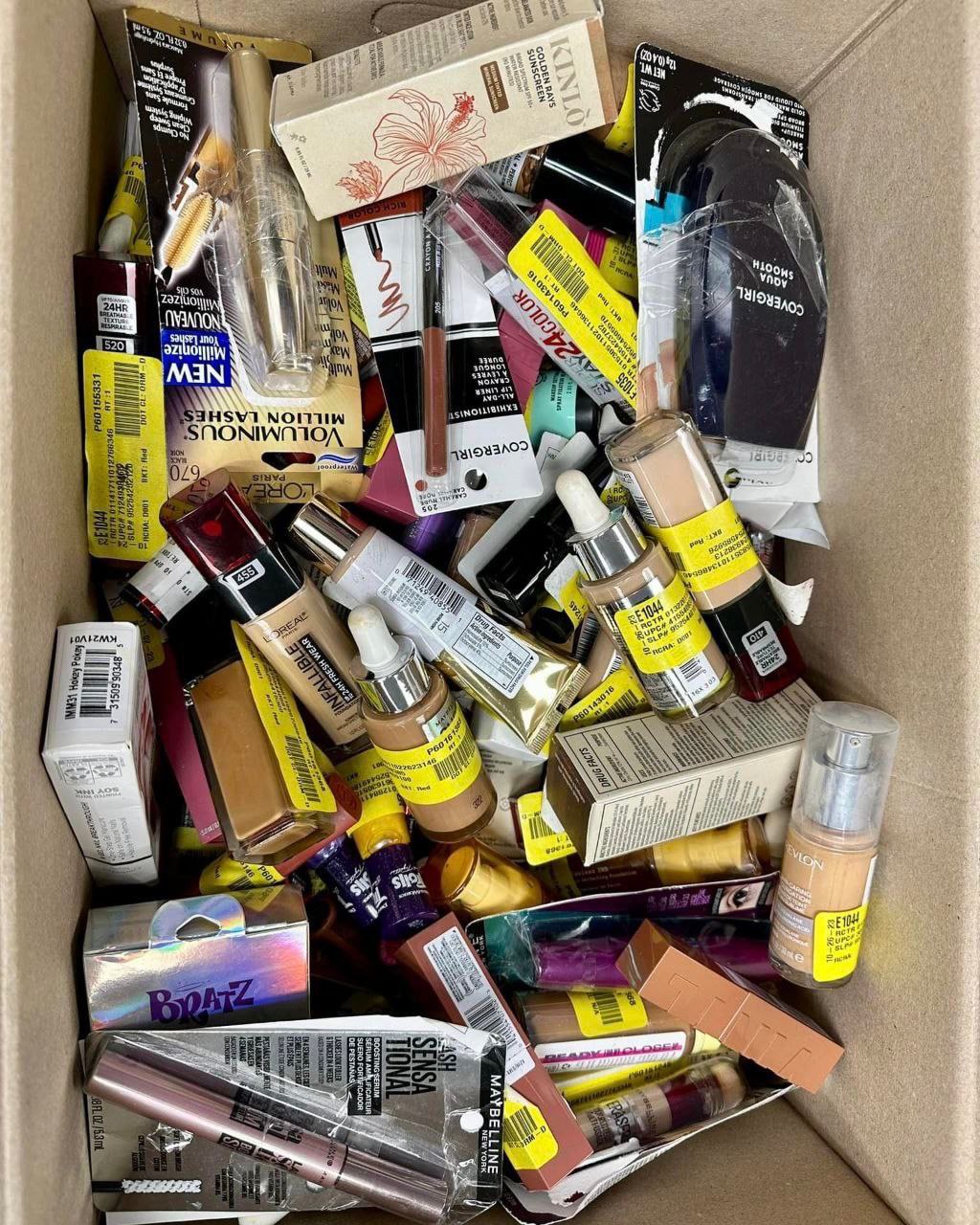 200 UNITS – Mixed Cosmetics Pallet (Wholesale Lot) 200 units mixed cosmetics pallet of mixed-brand beauty units wrapped for shipping from Save More Liquidations
