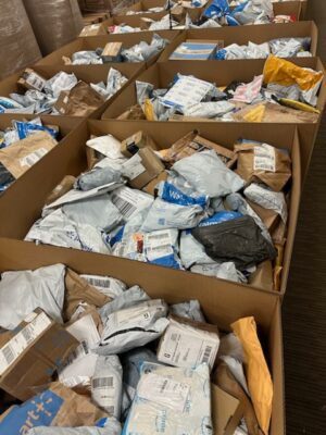 unclaimed-packages-returns-truckload-48-pallet-liquidation-depot.jpg Unclaimed packages truckload — 24 pallets of US carrier-network recovered unclaimed mail and undeliverable parcels from USPS, UPS, FedEx, and Amazon shipping flows