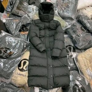 Wholesale winter jackets pallet — single pallet of brand-name cold-weather outerwear including insulated puffers, shell jackets, 3-in-1 systems, and fleece